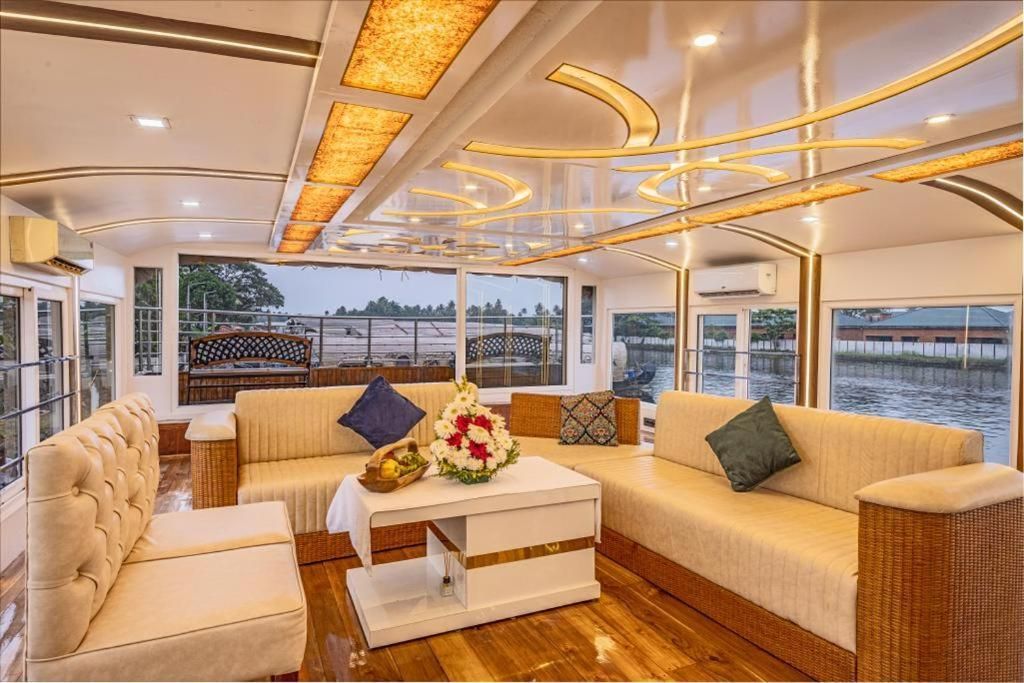 undefined Upper Deck Houseboat 3