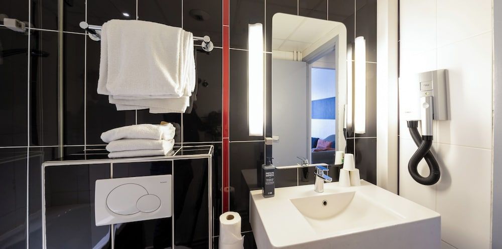 Accueil Hôtel Paris Pigalle Montmartre Double or Twin Room 7