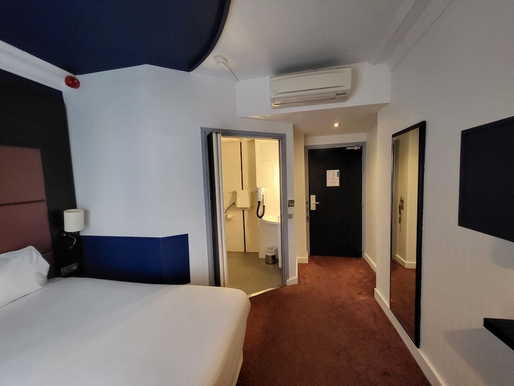 Room, Mobility Accessible