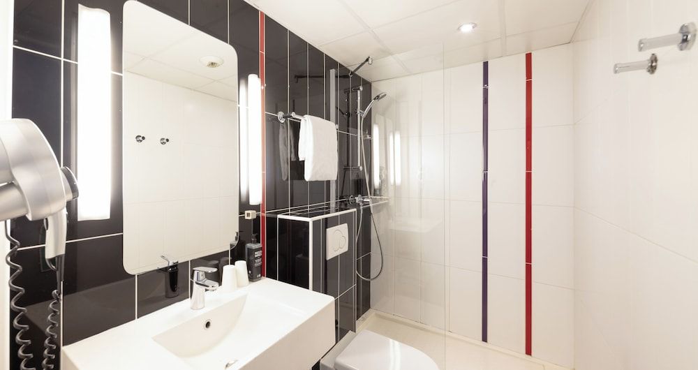 Accueil Hôtel Paris Pigalle Montmartre Double or Twin Room 6