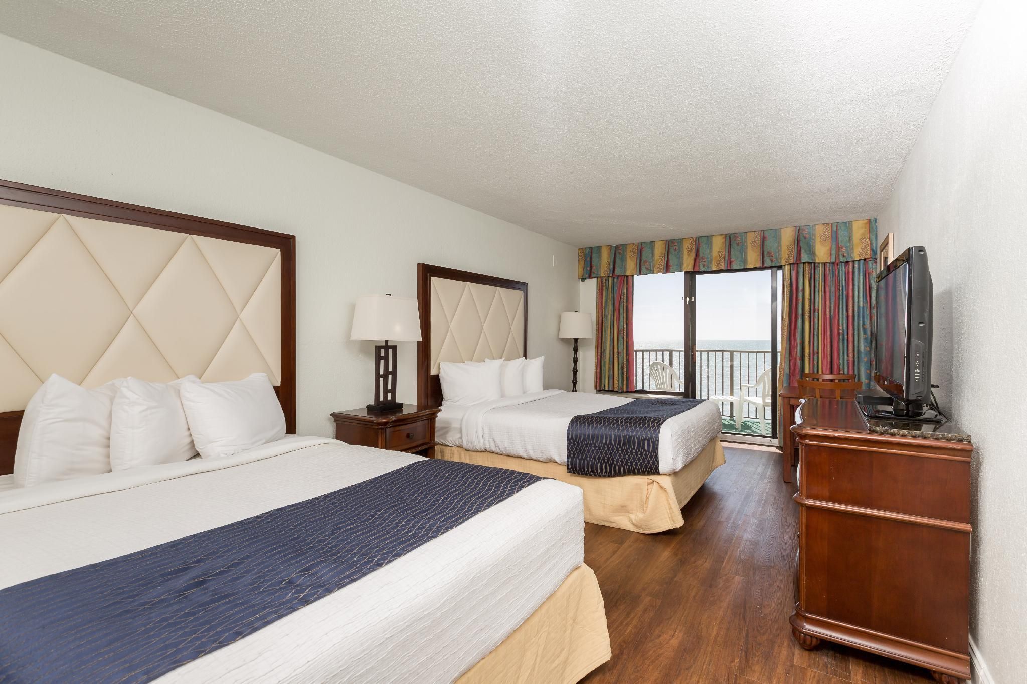 2 Queen Beds Efficiency Oceanfront Non-Smoking