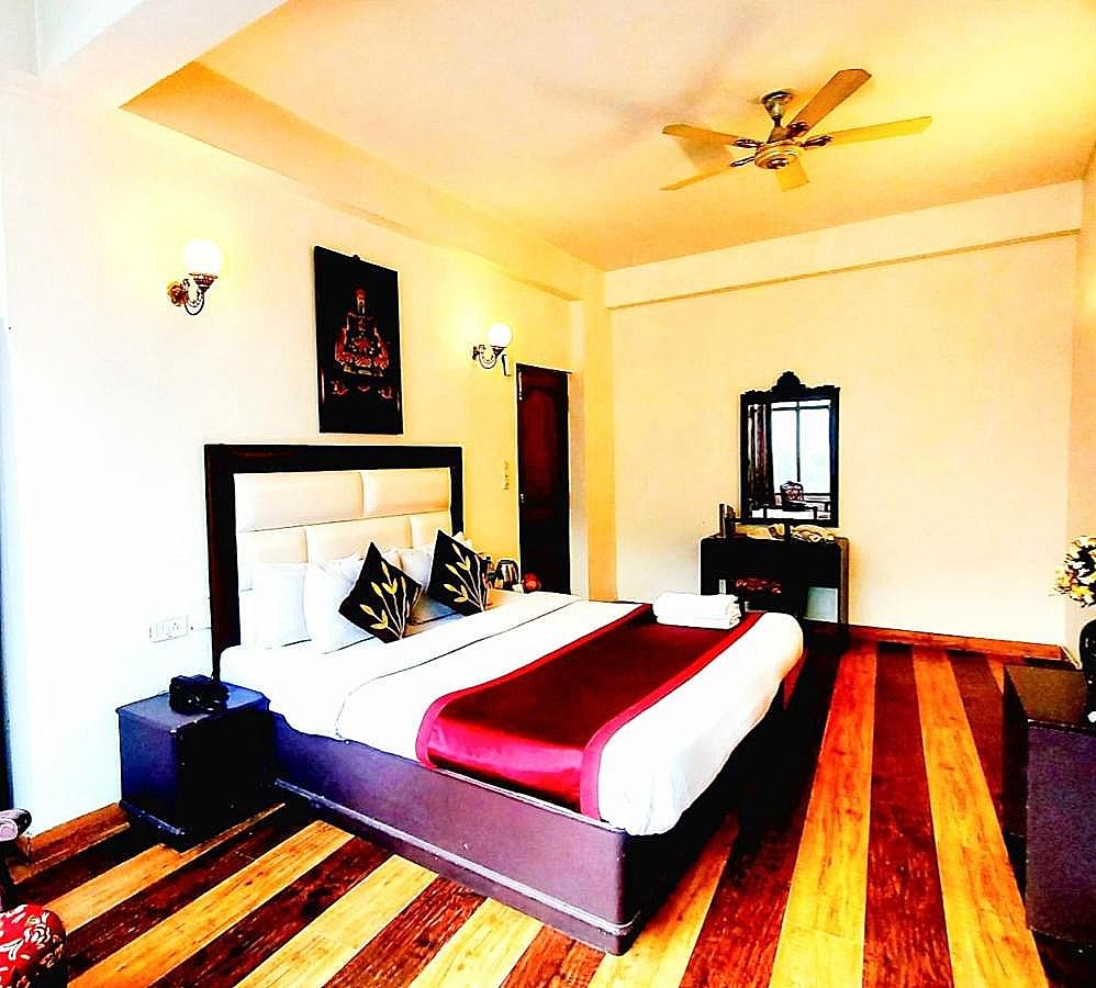 Deluxe Room (With View)