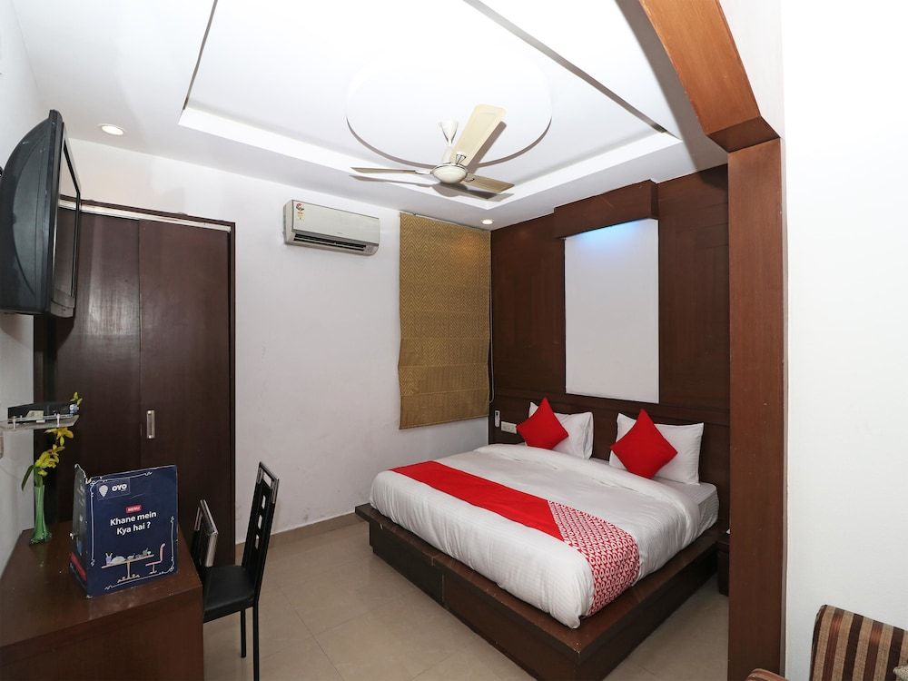 undefined OYO 12780 New Hotel Rajwada 2