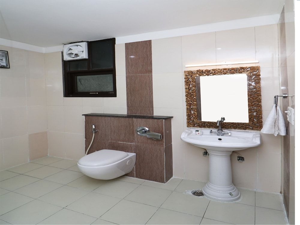 undefined OYO 12780 New Hotel Rajwada 9