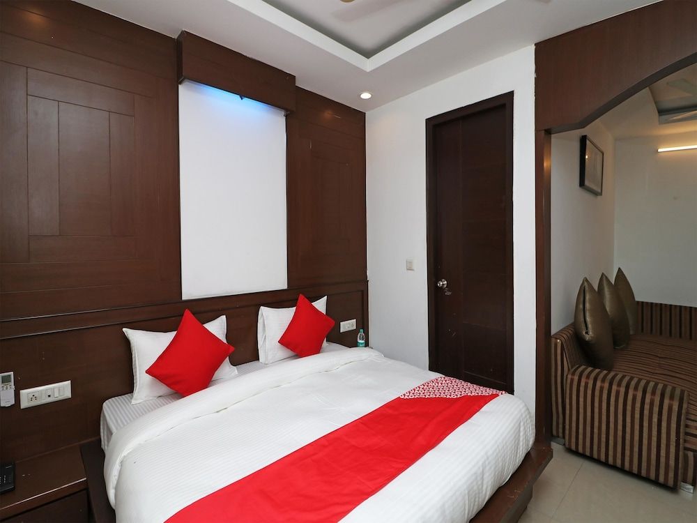 OYO 12780 New Hotel Rajwada Double or Twin Room 3