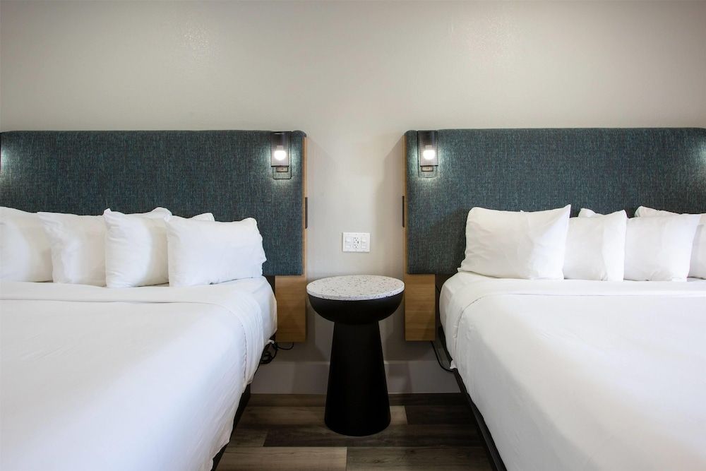 Room, 2 Queen Beds, Non Smoking