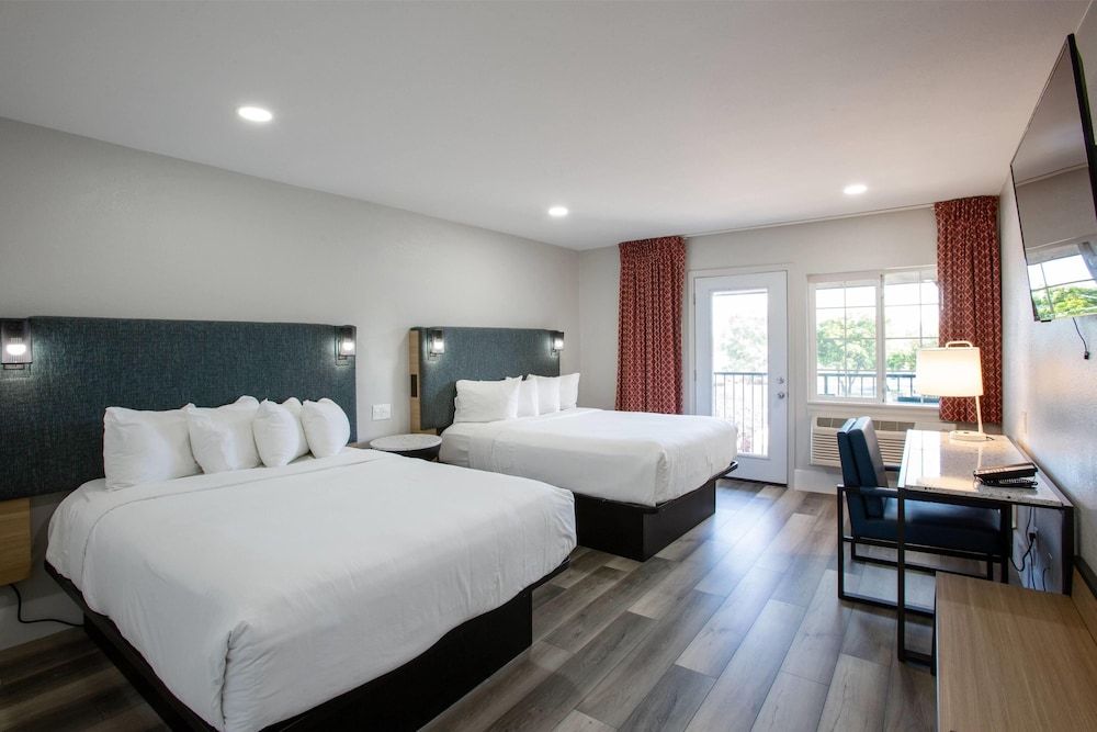 Room, 2 Queen Beds, Non Smoking
