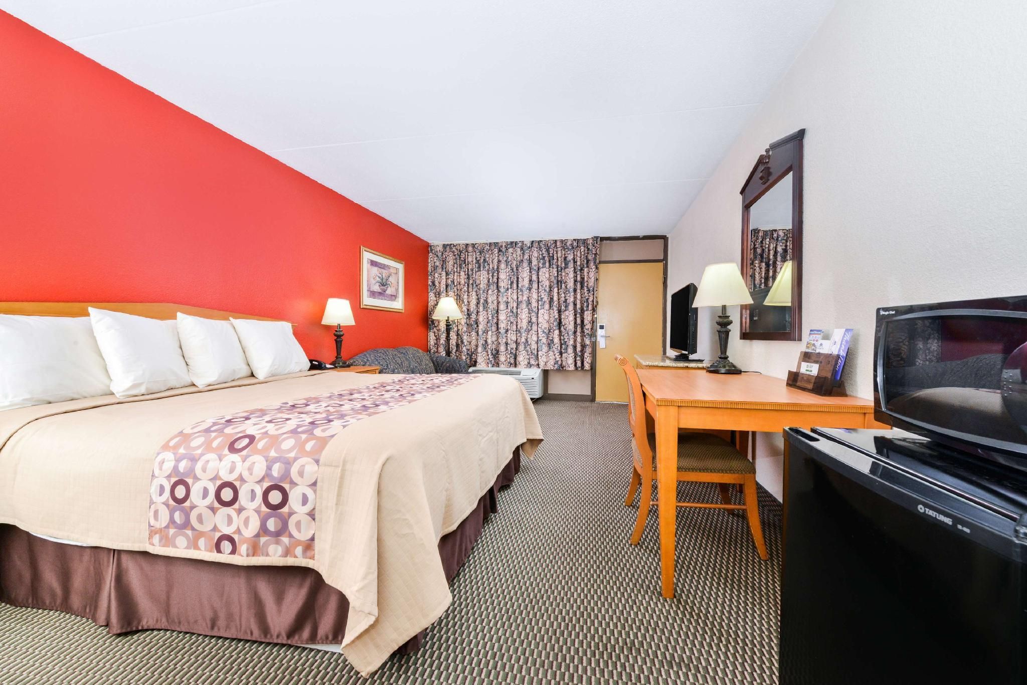 1 King Bed Deluxe Non-Smoking