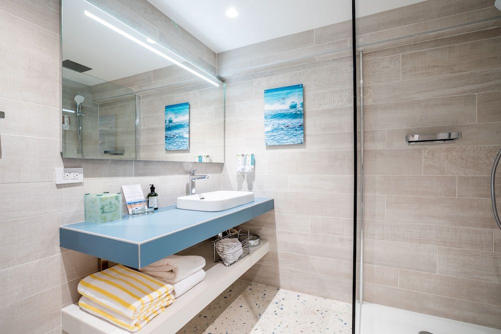 Amsterdam Manor Beach Resort Two Bedroom Suite 6