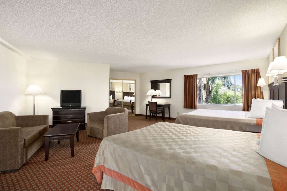 Suite, 1 King Bed