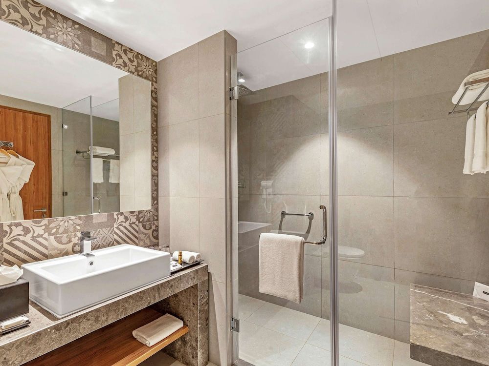 Classic Suite, 1 Queen Bed, Balcony