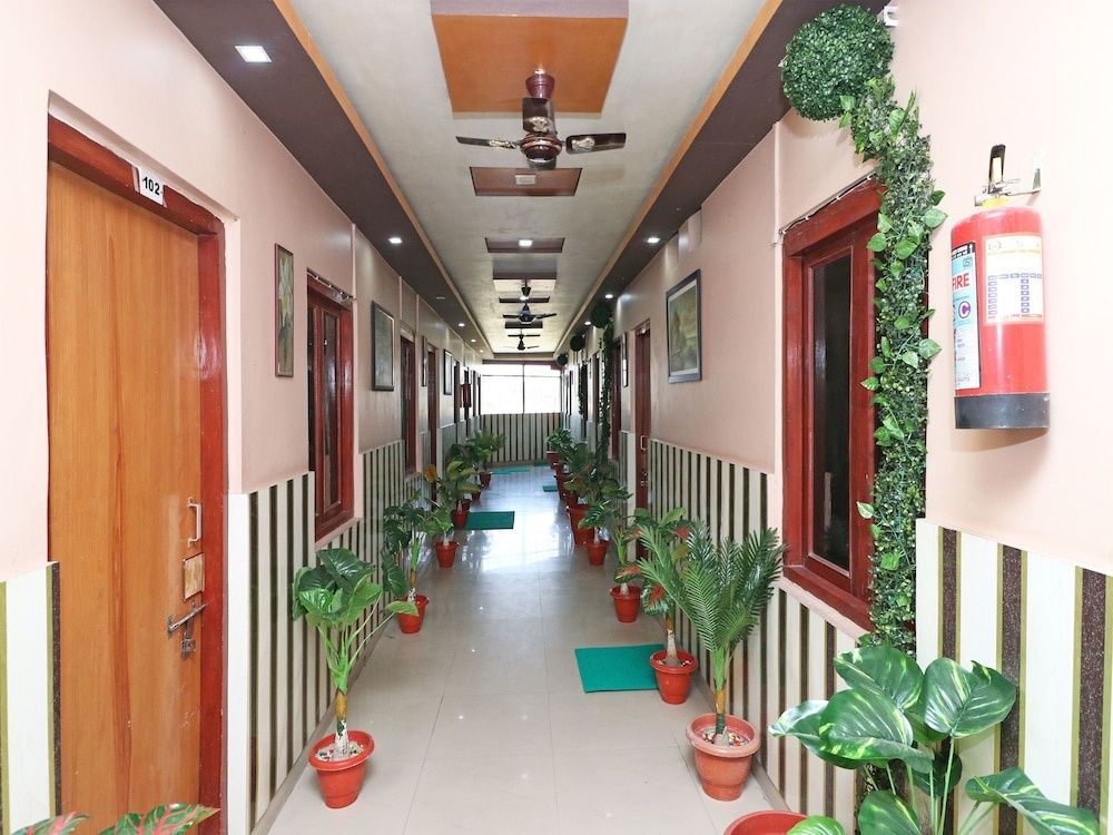 undefined OYO 13234 Hotel Mahak 4