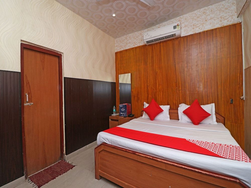 undefined OYO 13234 Hotel Mahak 9