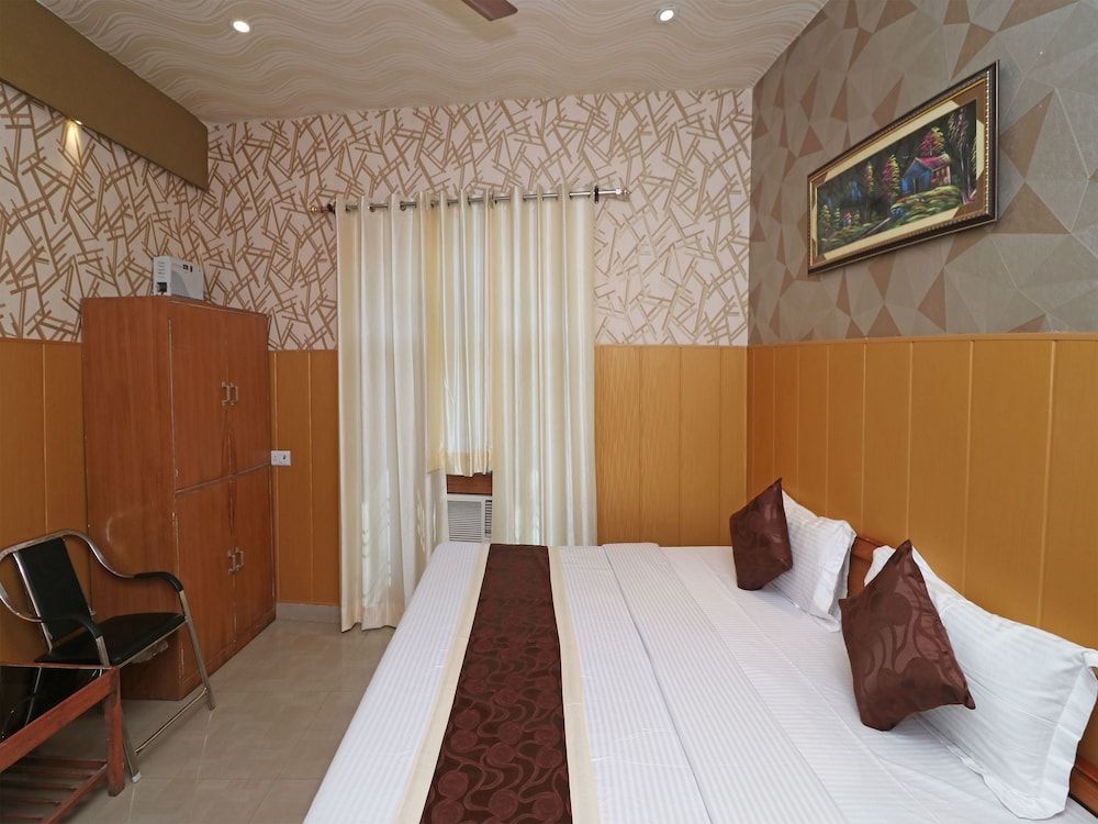 OYO 13234 Hotel Mahak Double or Twin Room