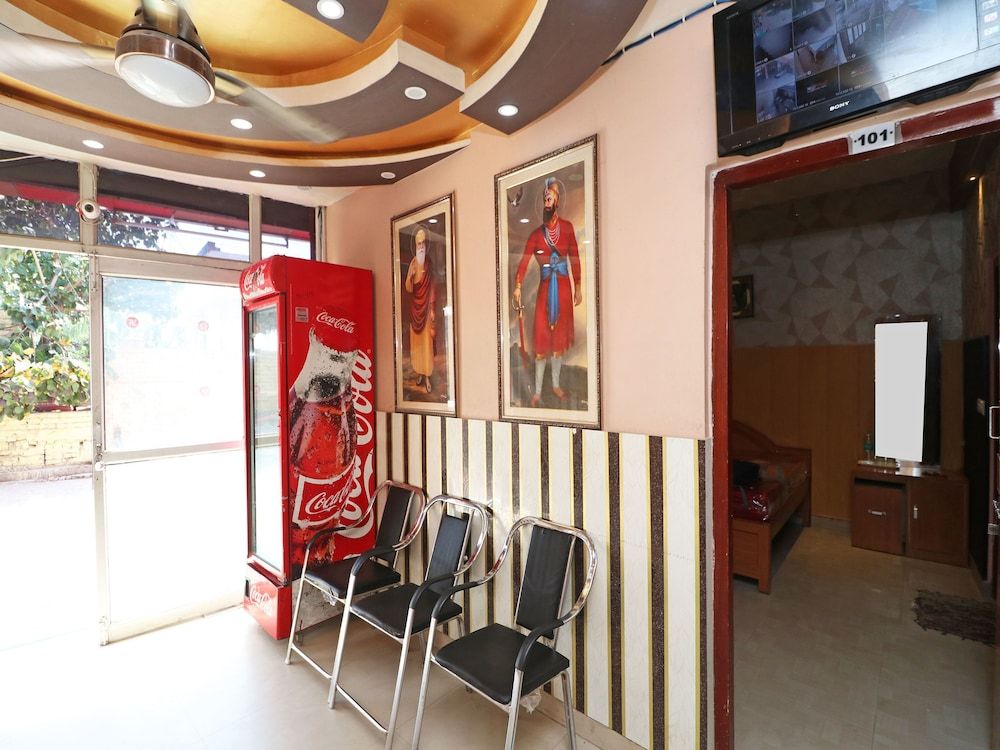 undefined OYO 13234 Hotel Mahak 3