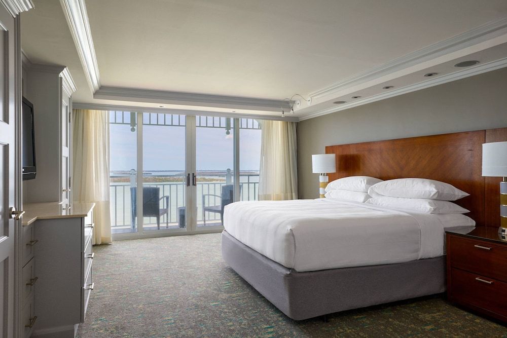 Room, 1 King Bed, Balcony, Tower (View)
