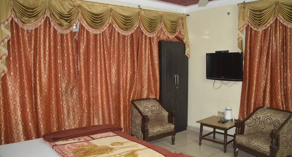 Hotel Himgiri Deluxe King Room 26