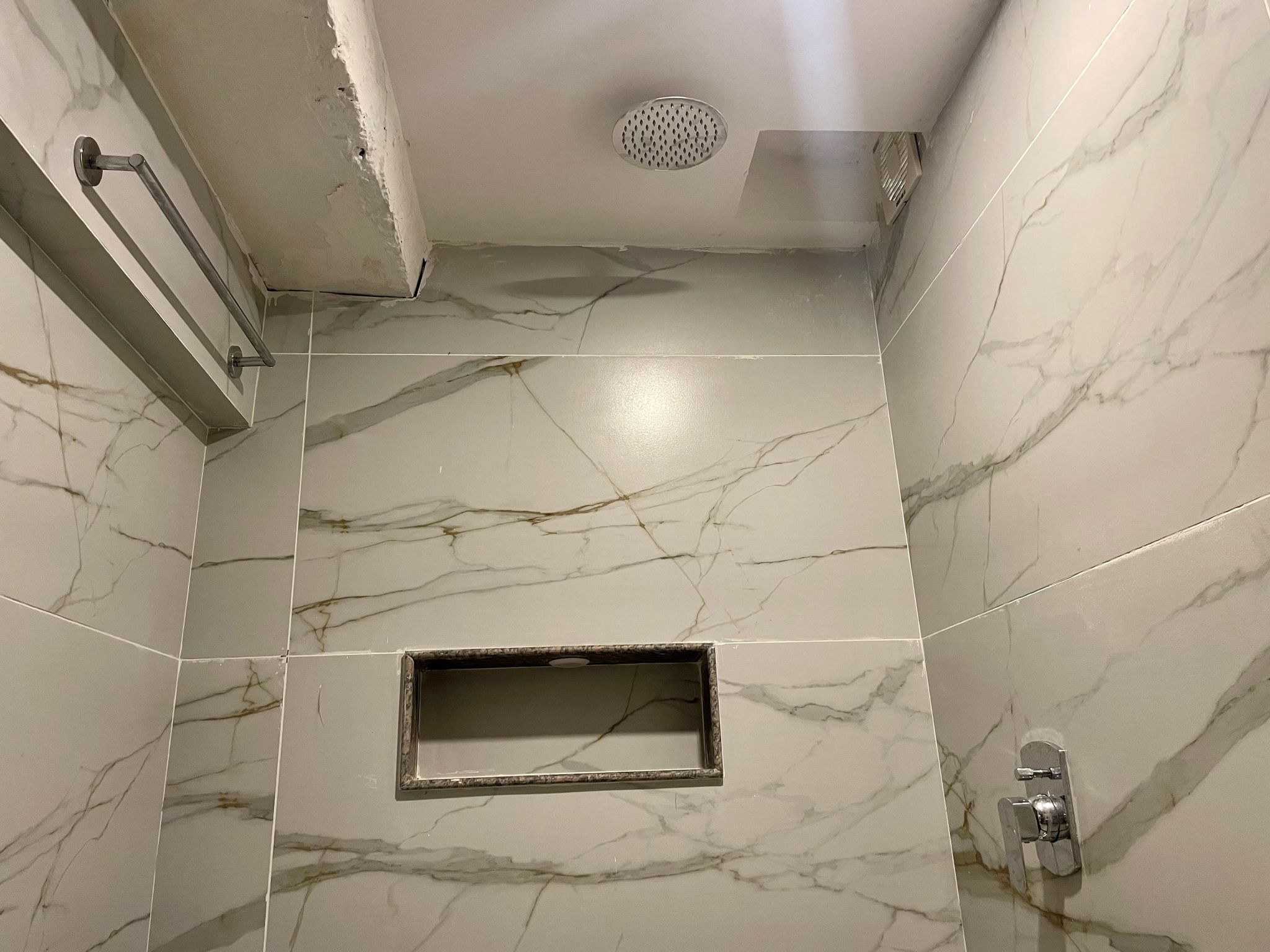 Hotel Himgiri Deluxe King Room 17