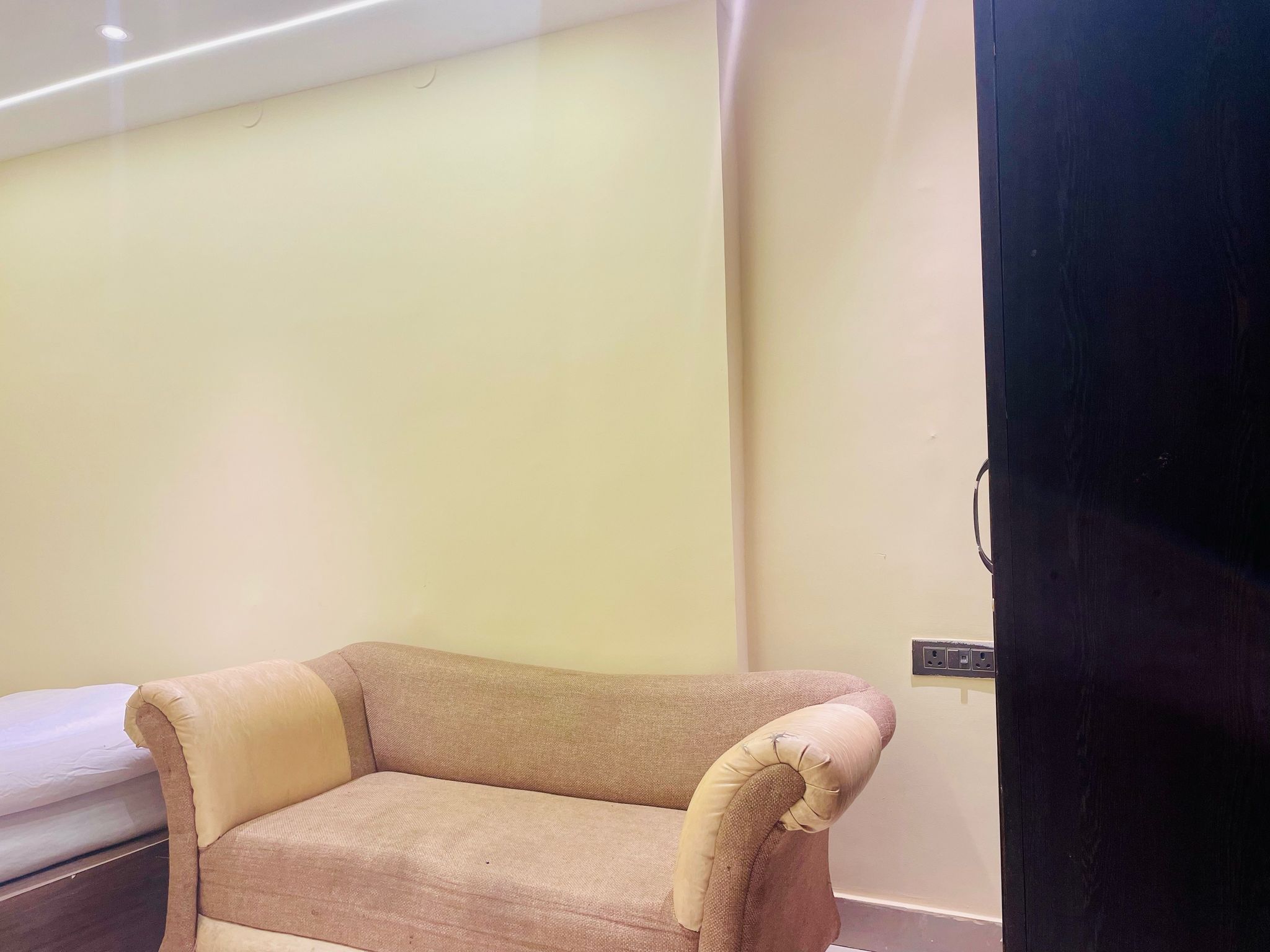 Hotel Himgiri Deluxe King Room 31