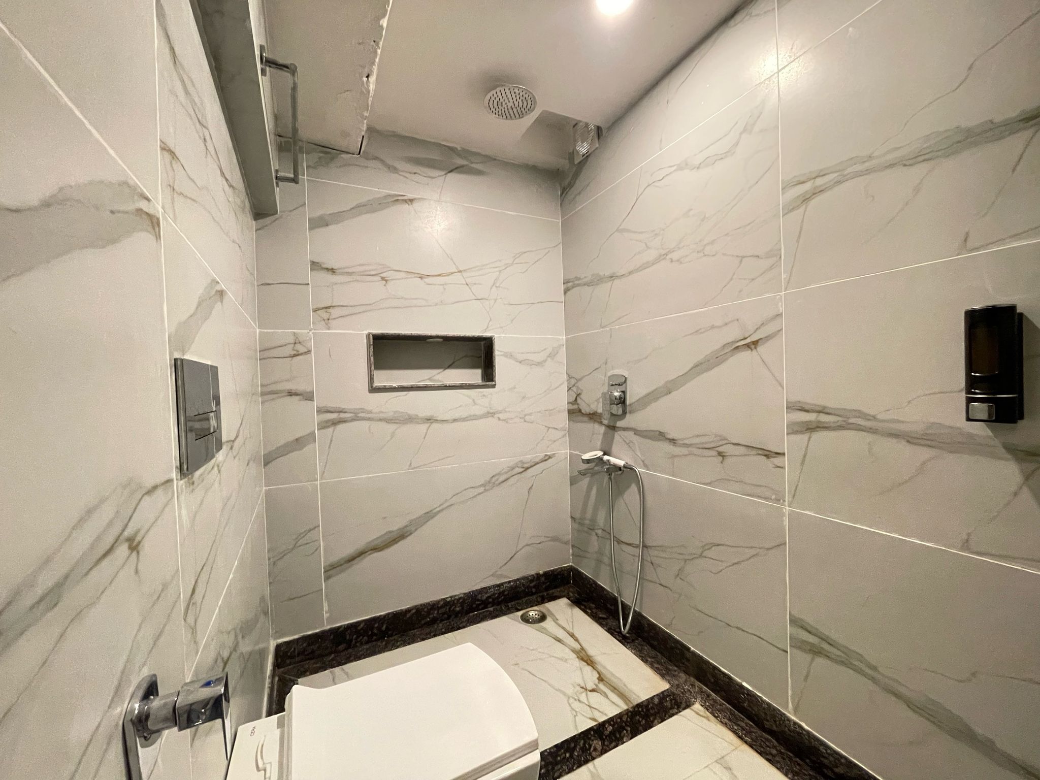 Hotel Himgiri Deluxe King Room 18