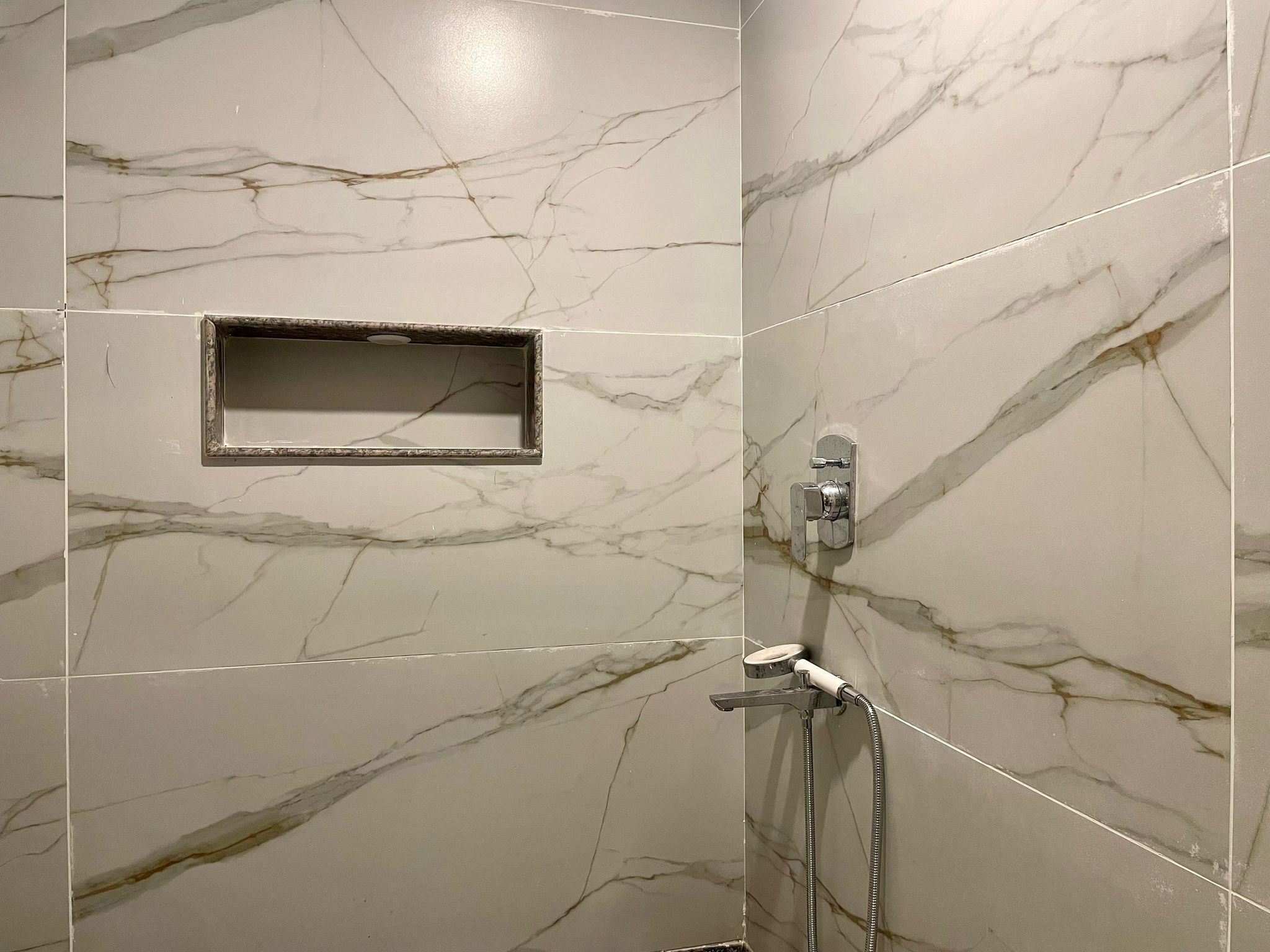 Hotel Himgiri Deluxe King Room 23