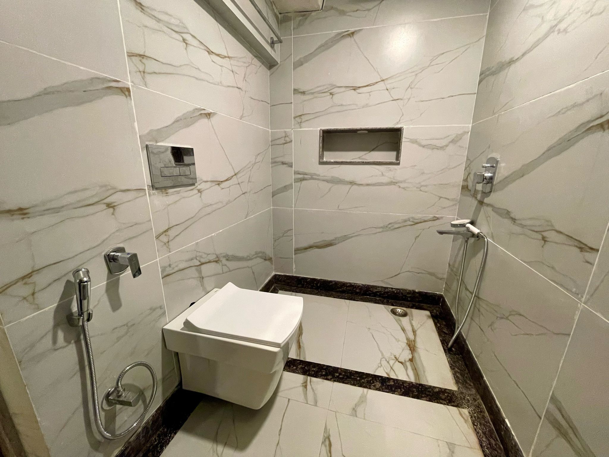 Hotel Himgiri Deluxe King Room 20