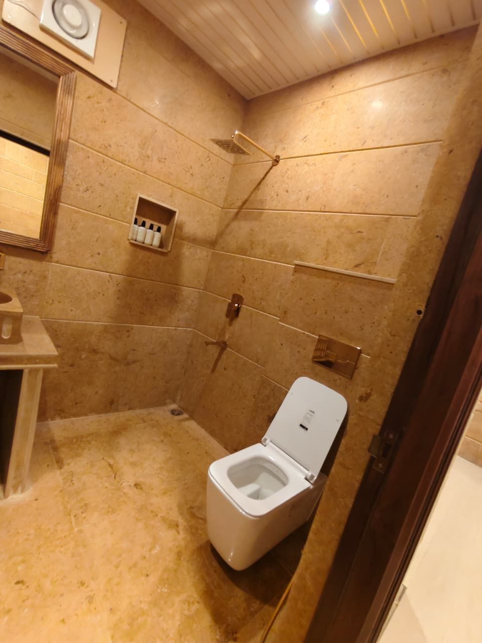 Hotel Grand Khalifa Deluxe room 5