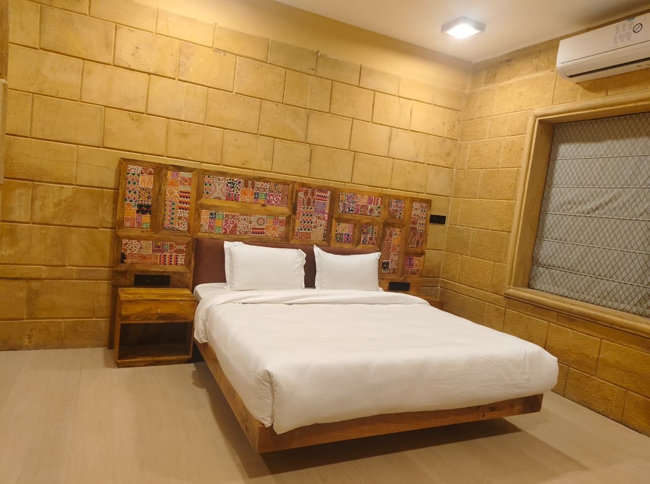 Hotel Grand Khalifa Deluxe room 2