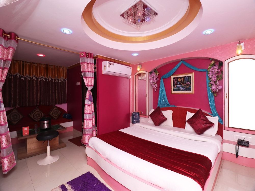 OYO 22675 Hotel Prateek Standard Room 6