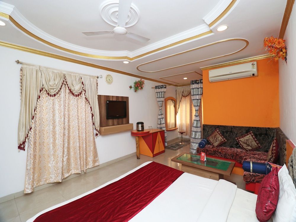 OYO 22675 Hotel Prateek Standard Room 9