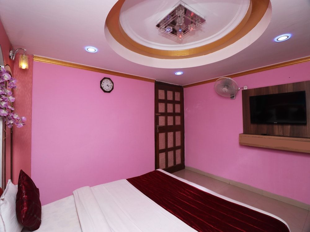 OYO 22675 Hotel Prateek Standard Room 3