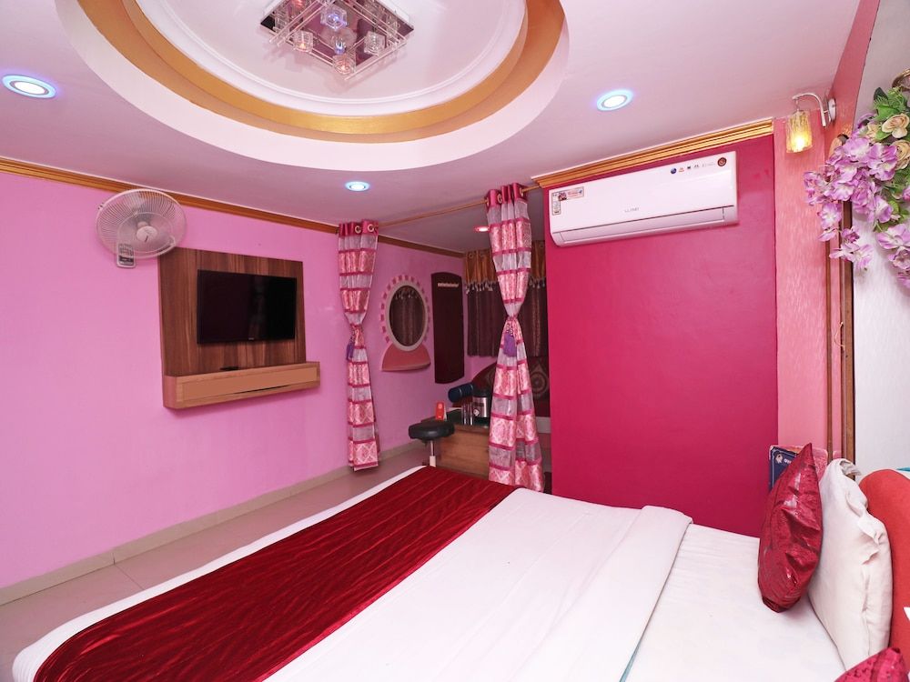 OYO 22675 Hotel Prateek Standard Room 7
