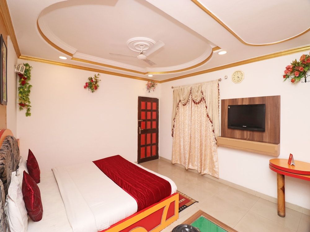 OYO 22675 Hotel Prateek Standard Room 5