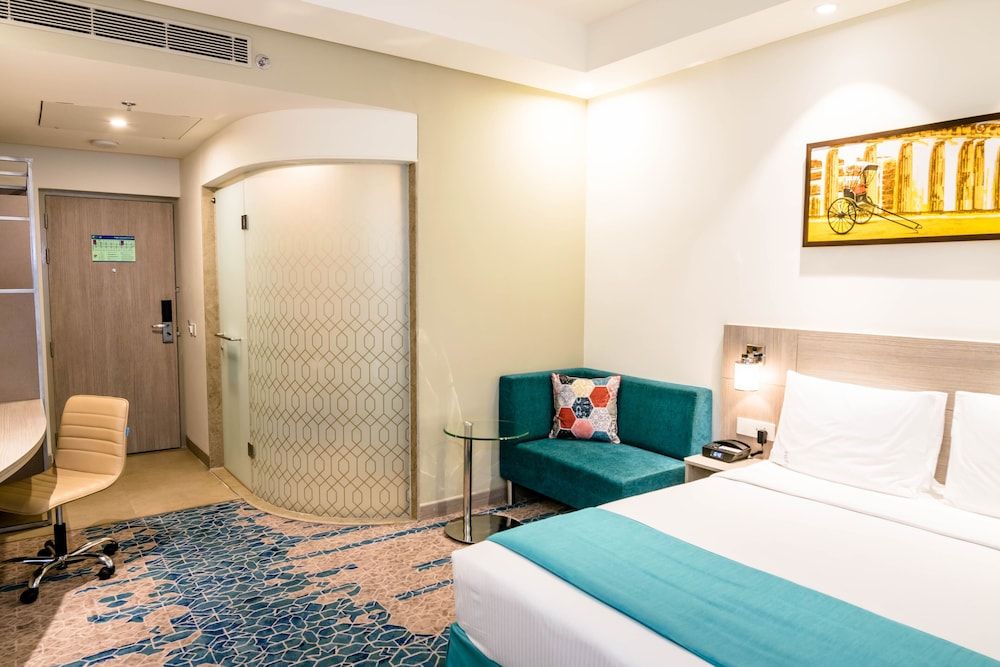 Holiday Inn Express Kolkata Airport, an IHG Hotel Standard Room, 1 Queen Bed 7