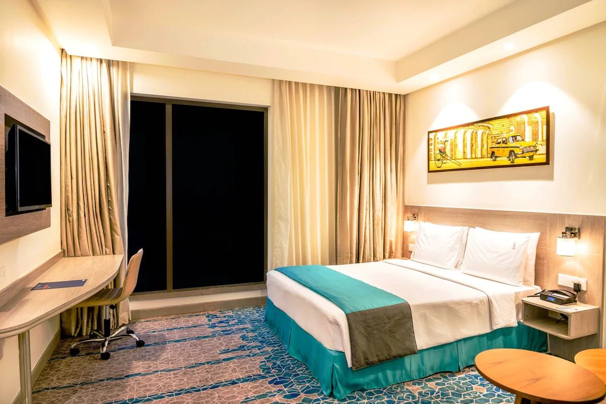Holiday Inn Express Kolkata Airport, an IHG Hotel Standard Room, 1 Queen Bed 2