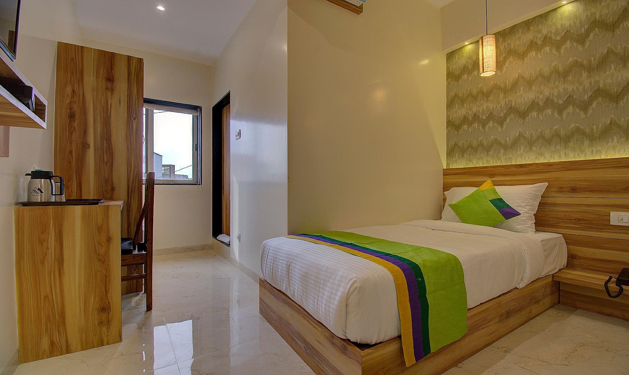 Deluxe Room 1 King Bed