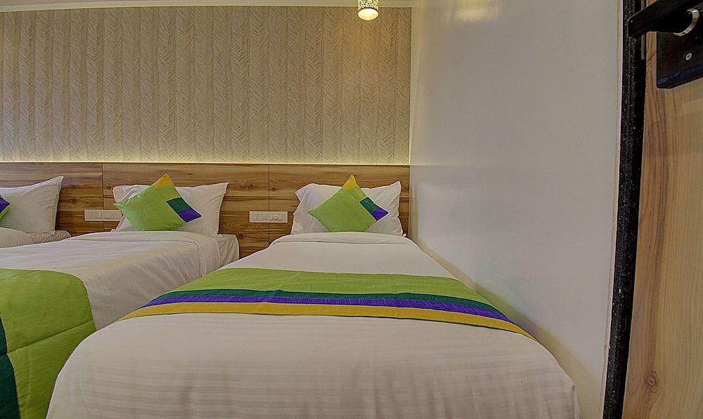 HOTEL AMISHA INTERNATIONAL Executive Triple Room 3