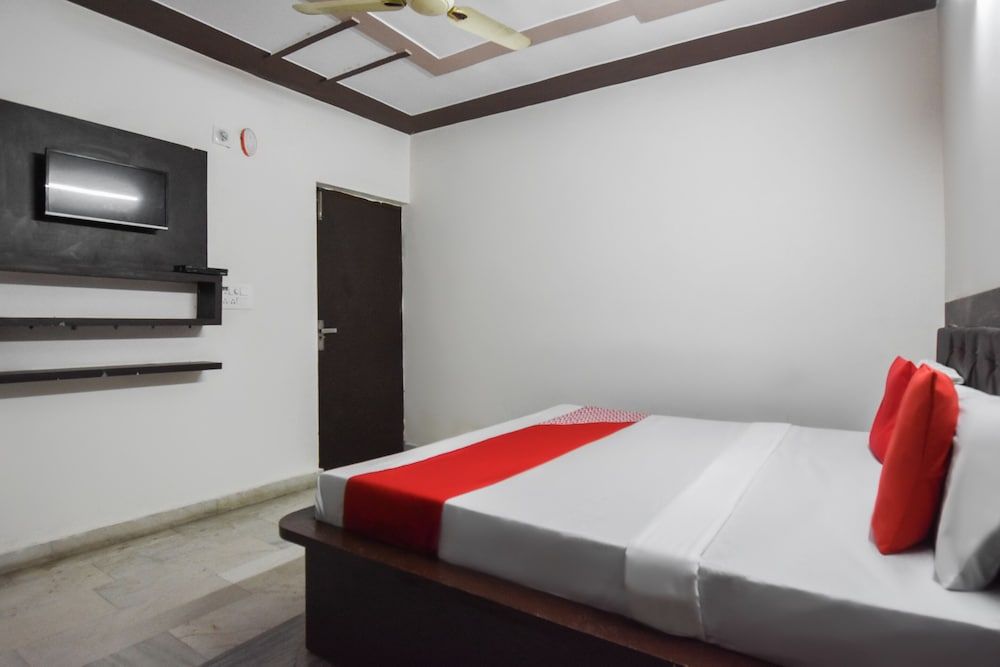 OYO 48899 Hotel V Seven Double or Twin Room 6