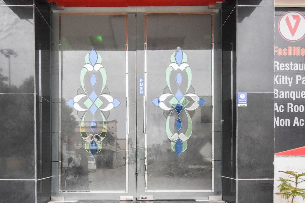 OYO 48899 Hotel V Seven