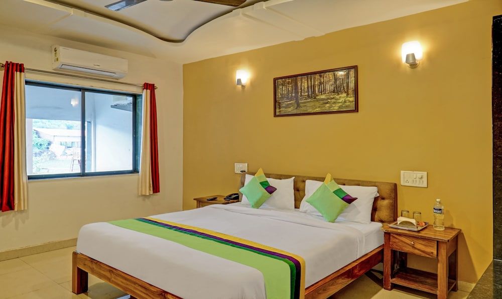 Deluxe Room with Bathtub