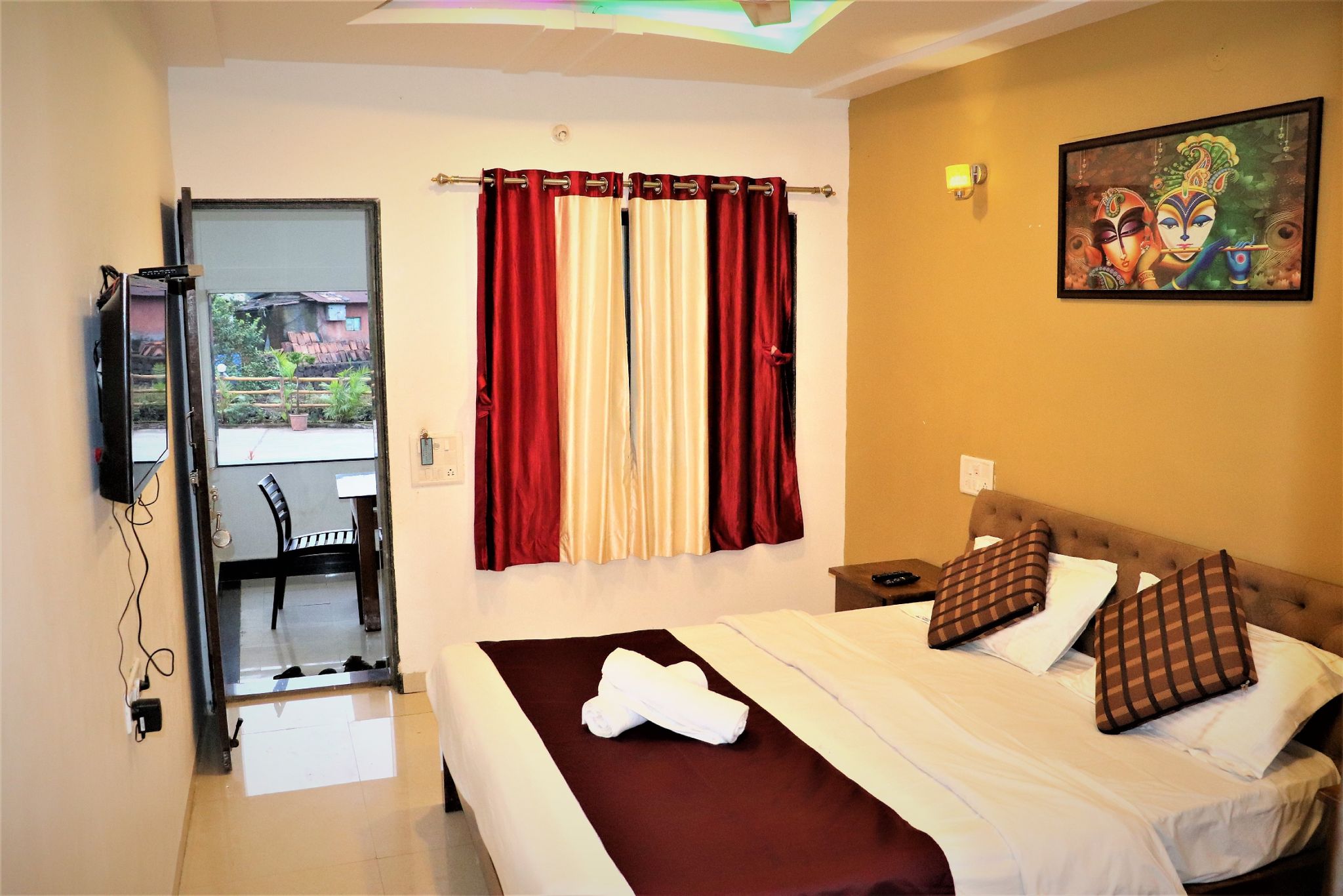 Hotel Lake Paradise Mahabaleshwar Deluxe room with balcony 3
