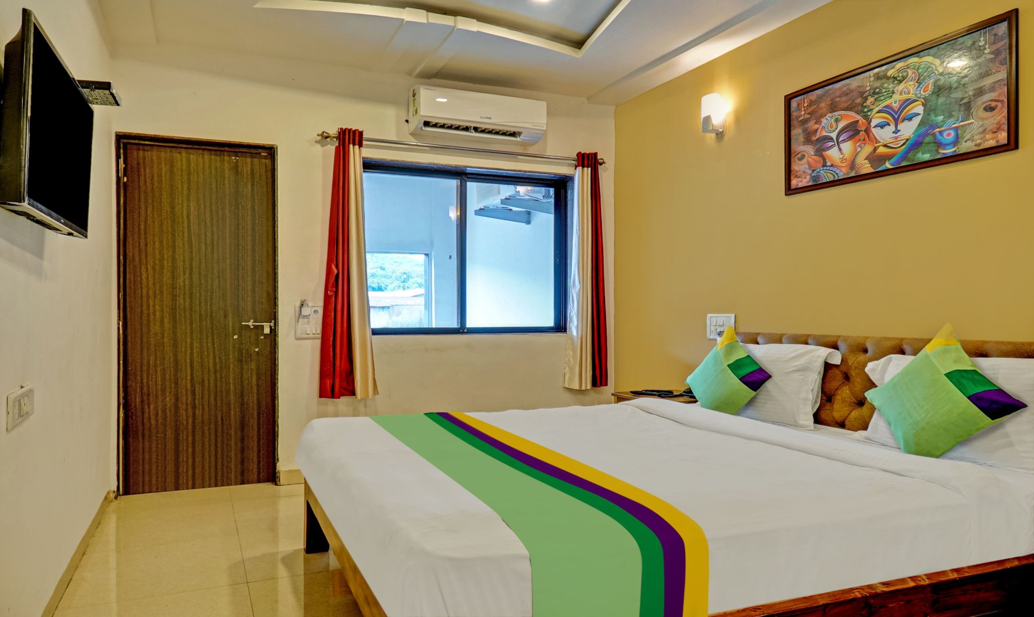 Deluxe room with balcony & bathtub