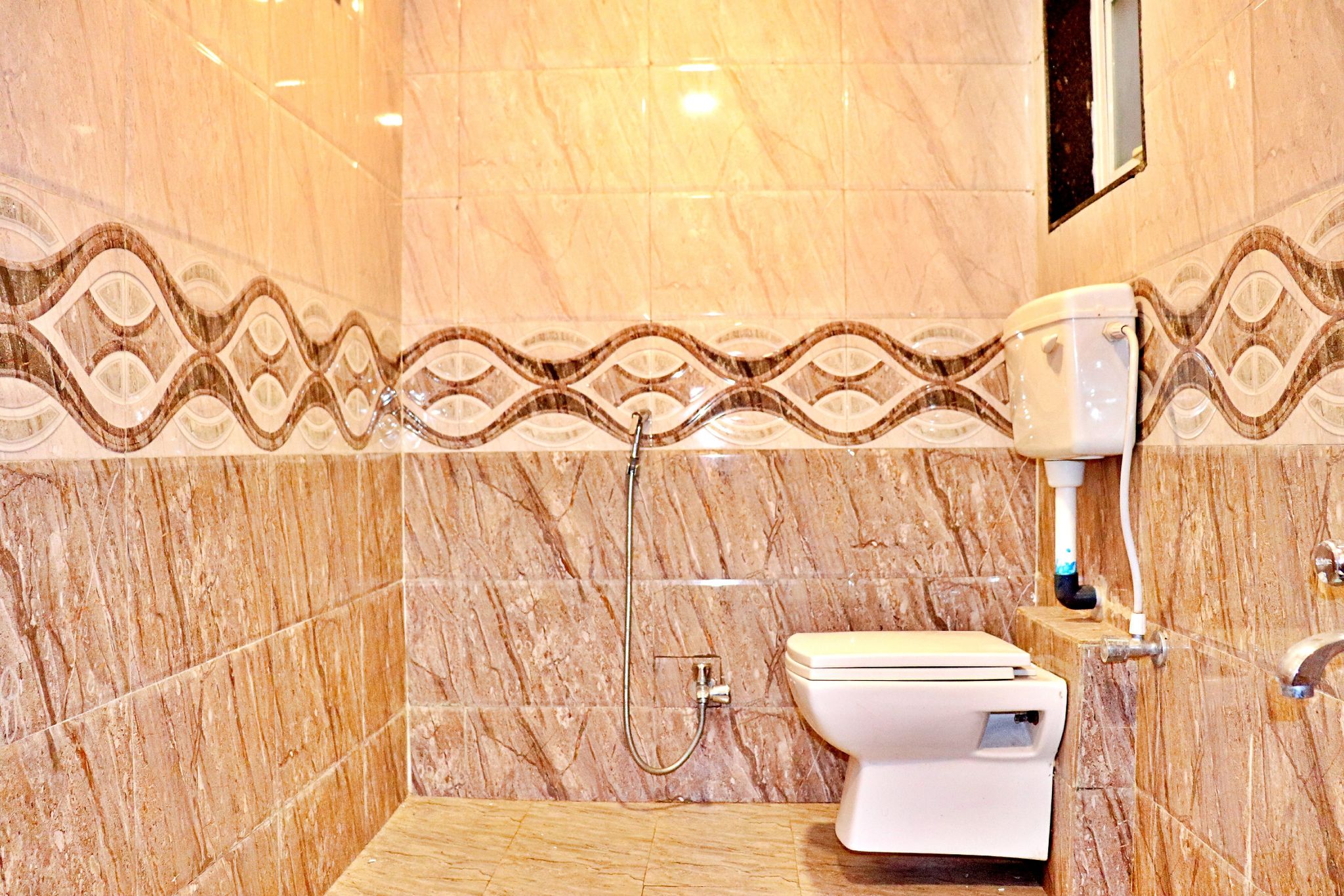 Hotel Lake Paradise Mahabaleshwar Deluxe room with balcony 8