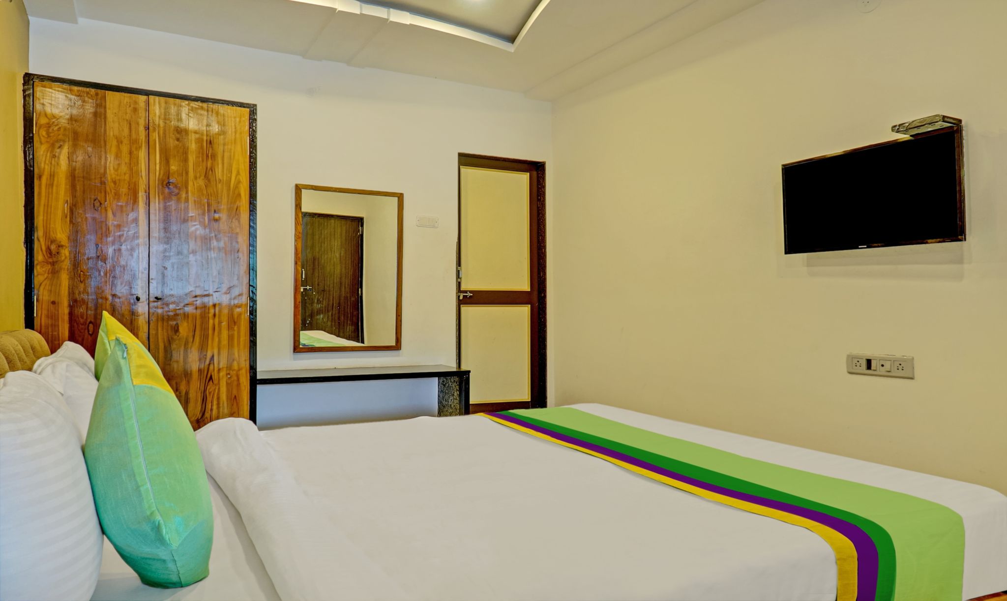 Deluxe Room with Bathtub