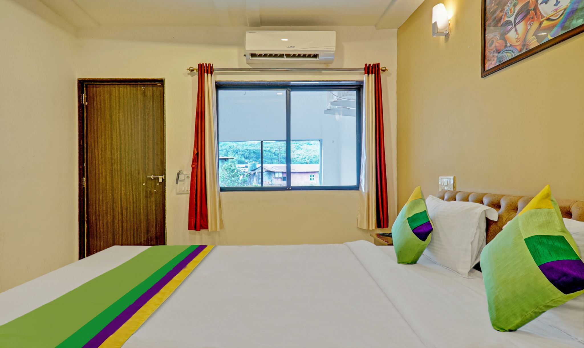Deluxe room with balcony & bathtub