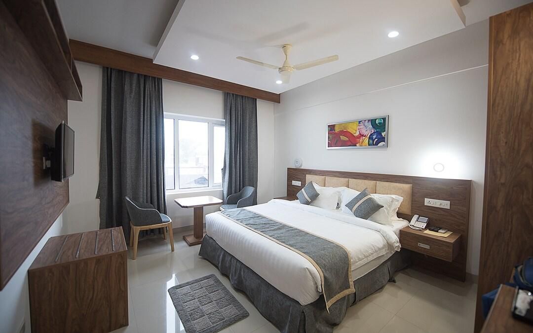 East Avenue Hotel Superior Room 4