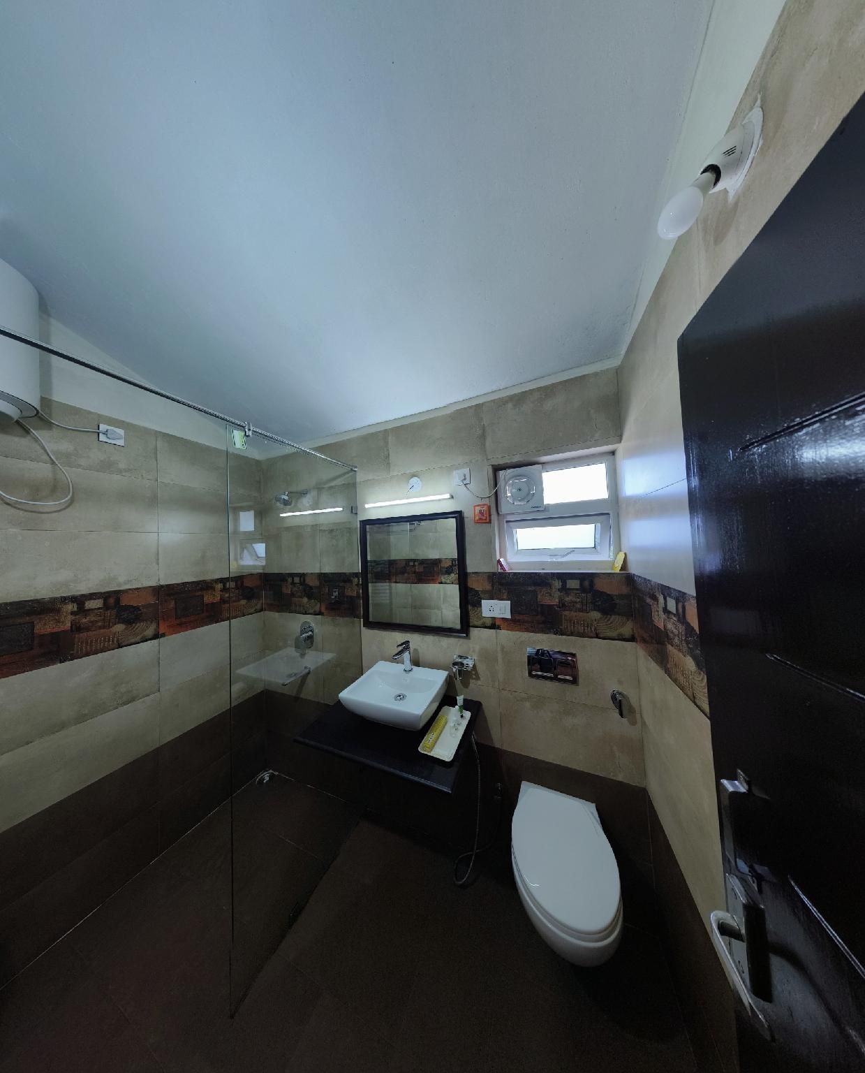 Paradise Peak Cottage Deluxe Mountain View 3