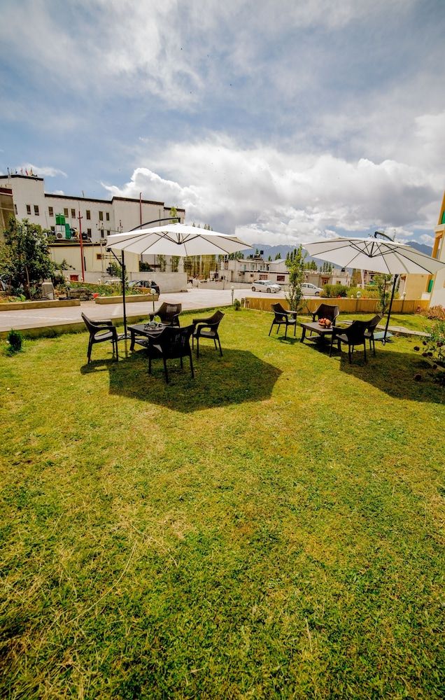 undefined Hotel Leh Plaza 7