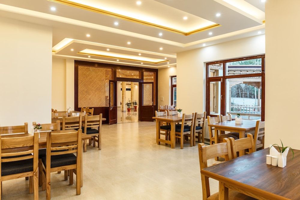 undefined Hotel Leh Plaza 9