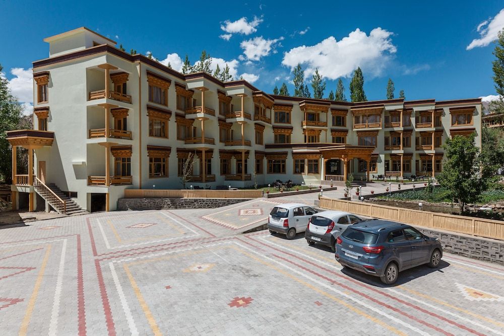 undefined Hotel Leh Plaza 3